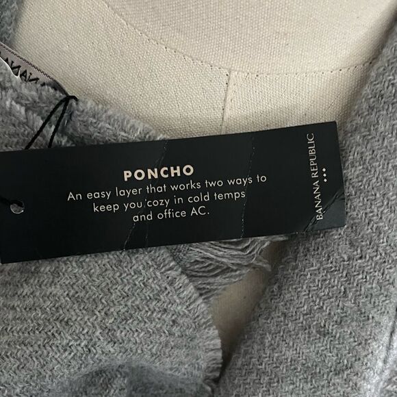 Banana Republic NWT Grey White Plaid Poncho OS - Picture 6 of 9